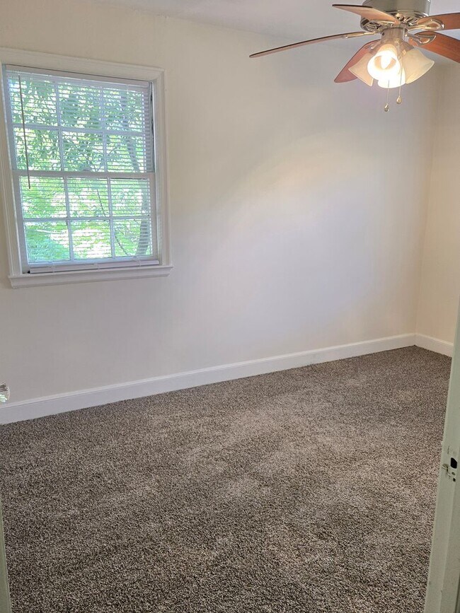 Building Photo - 1633-1635 Enoree Avenue