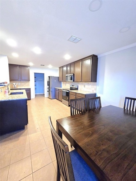 Building Photo - 530 Blue Sage