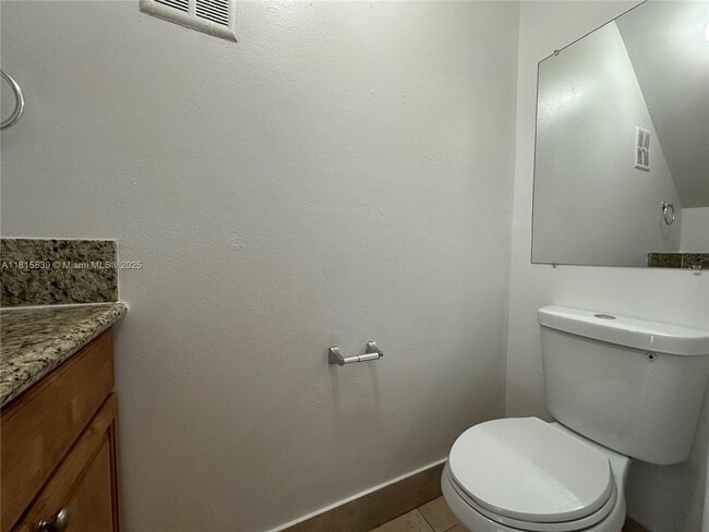Building Photo - 2705 NE 9th Ave
