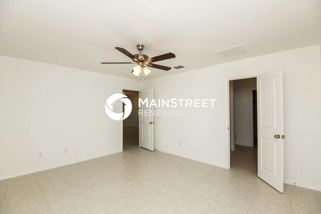 Building Photo - 4 Bedroom Pet-Friendly Home in Fort Worth, TX with Main Street Renewal
