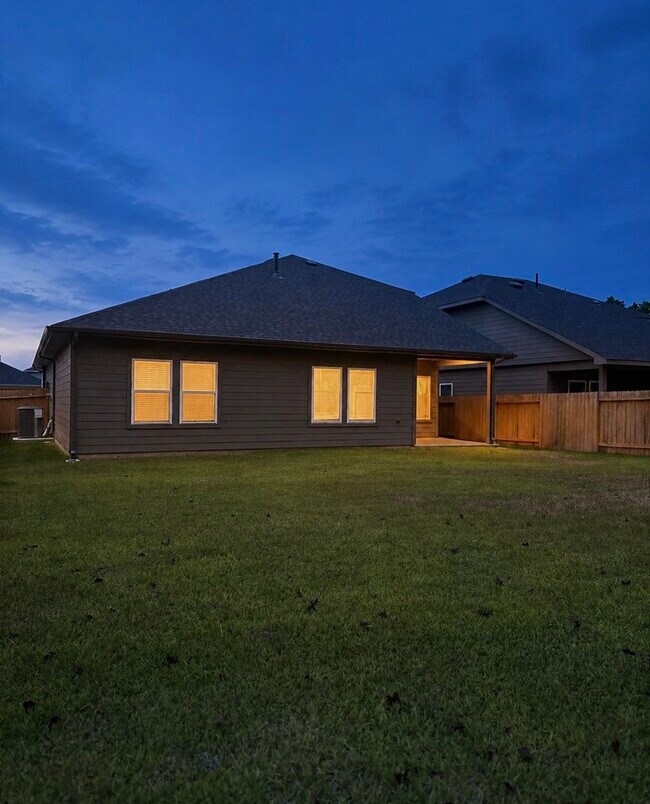 Building Photo - 16779 Country W Dr
