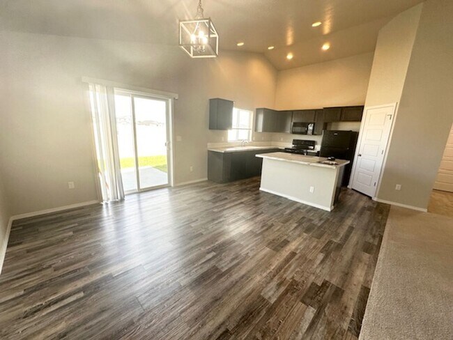 Building Photo - $500.00 MOVE IN CREDIT! Stunning Modern Home in Desirable Star, Idaho
