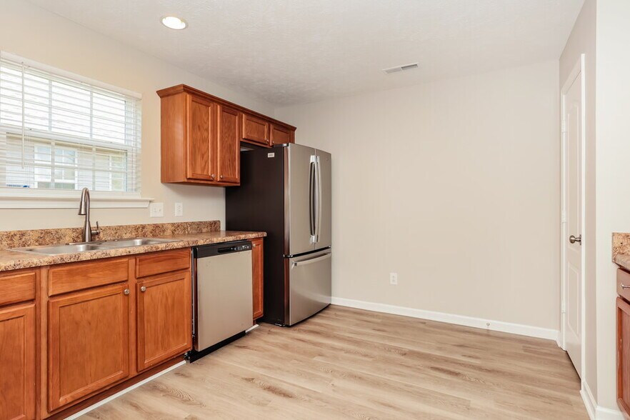 Building Photo - 2805 Windcrest Tr
