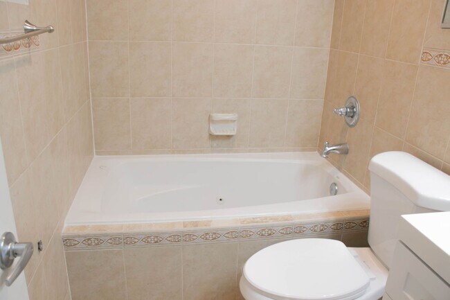 Building Photo - 607 P St NW