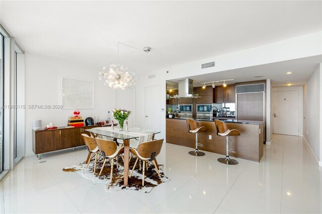 Building Photo - 495 Brickell Ave