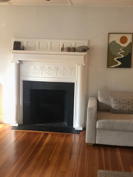 Building Photo - 45 Church St