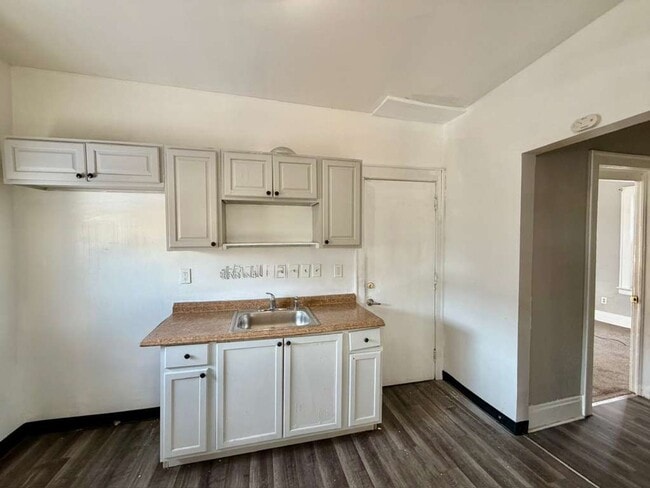 Building Photo - 618 E 97th St