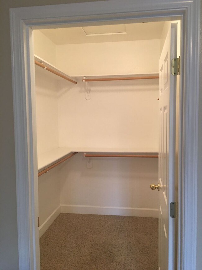 Building Photo - 2057 Berwin Ln