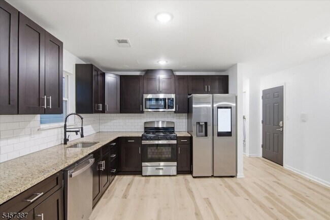 Building Photo - 67 S 13th St