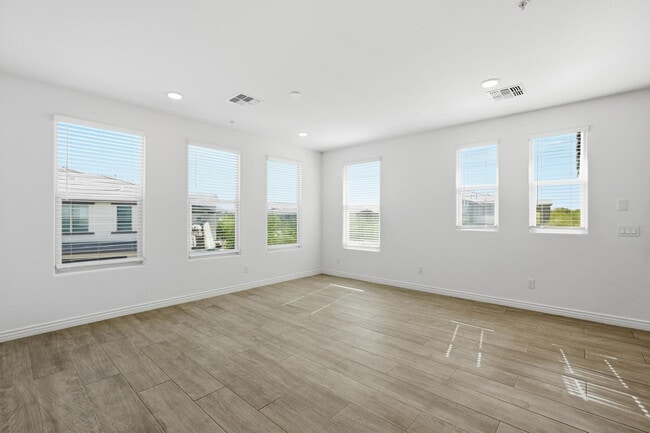 Building Photo - 5100 E Rancho Paloma Dr