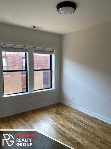 Building Photo - 2211 W Eastwood Ave