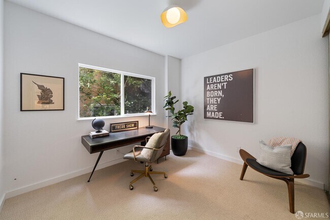 Building Photo - 628 Los Palmos Dr