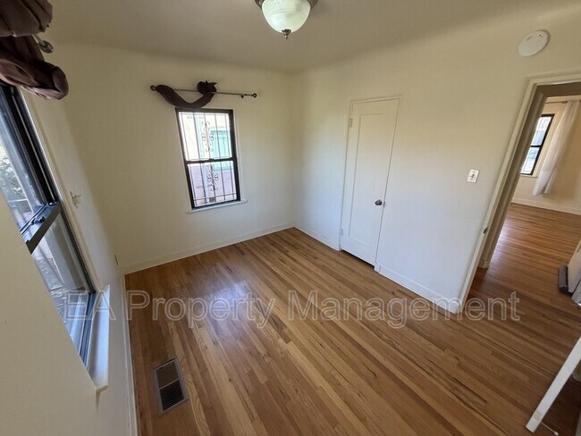 Building Photo - 921 Dartmouth Dr NE