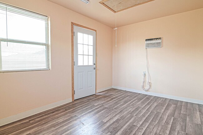 Building Photo - 6903 Tin Trl