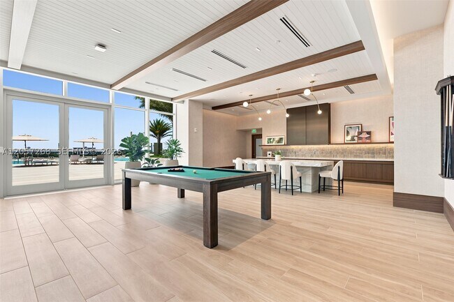 Building Photo - 2411 Laguna Cir