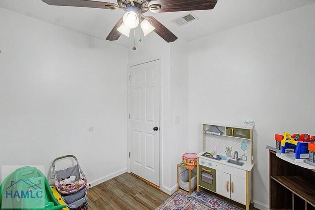 Building Photo - 219 Kevin Rd