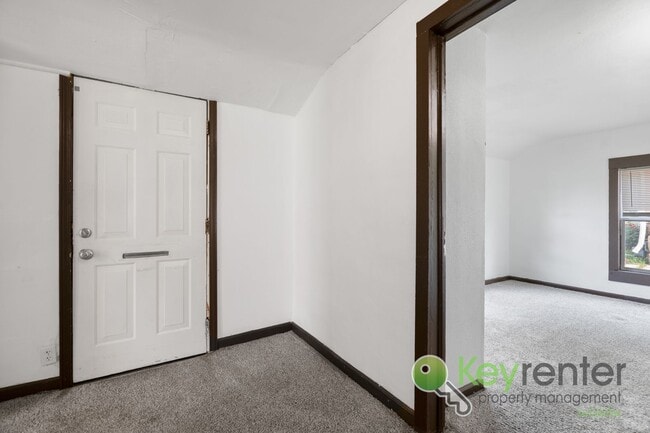 Building Photo - 3 Bedroom 1 Bath for rent | Seneca and McC...