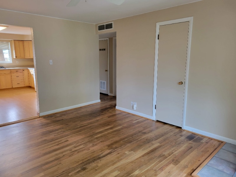 Building Photo - 2811 Tharp Dr