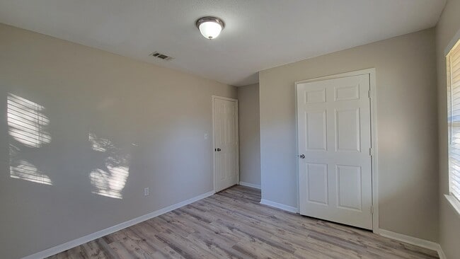 Building Photo - 709 Whippoorwill Ln