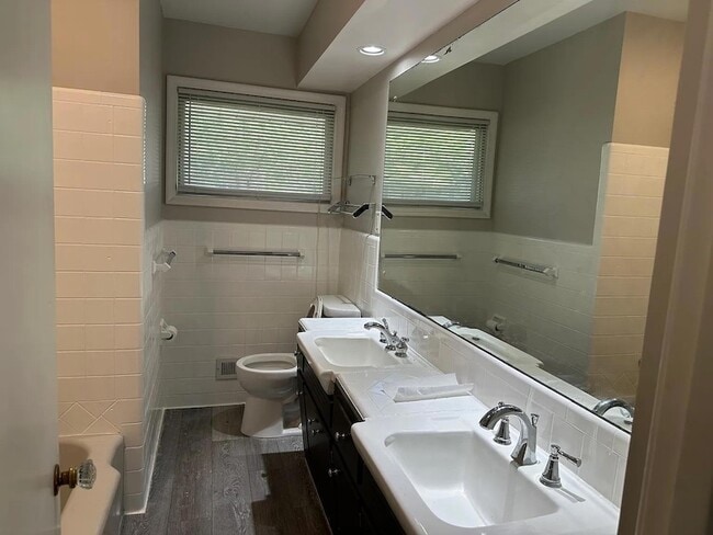 Building Photo - 5528 Merritt Cir