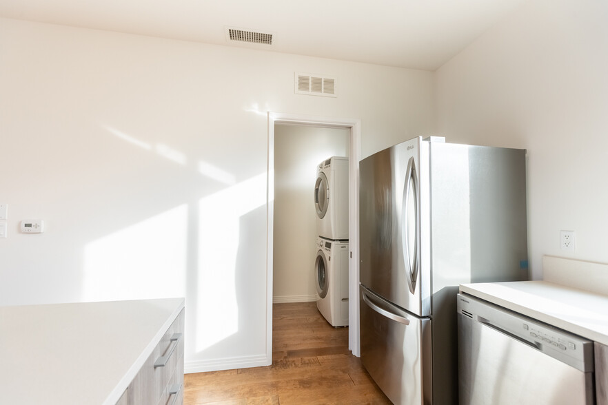 Laundry room - 24444 Hawthorne Blvd