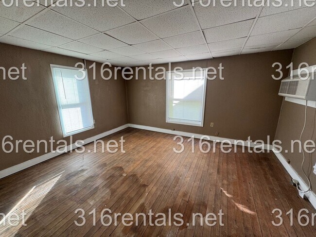 Building Photo - 1611 N Poplar St