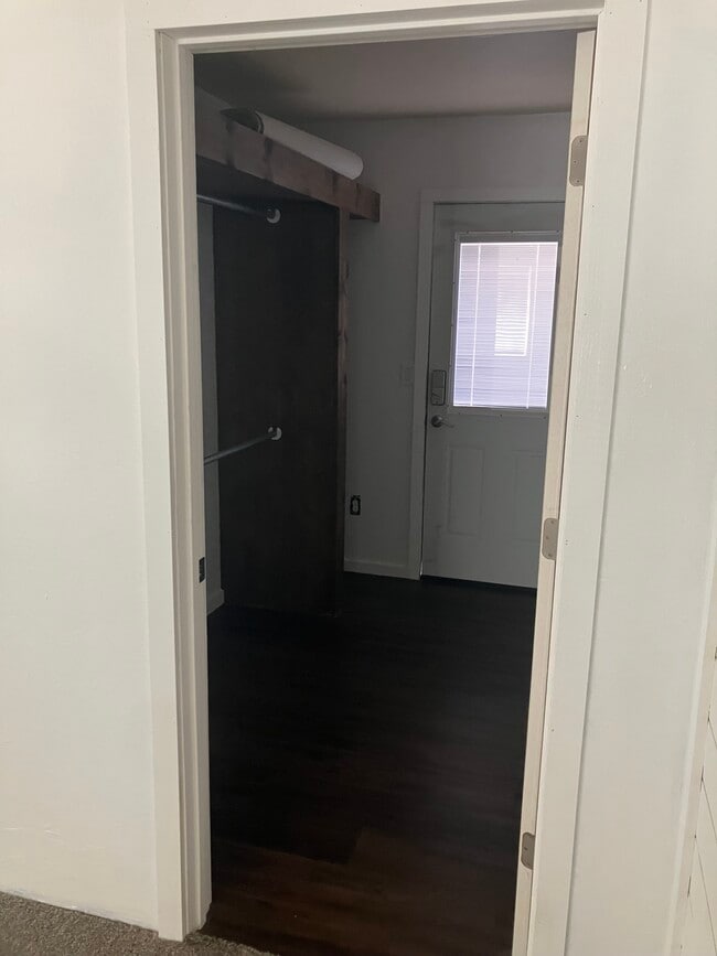 Building Photo - 4664 Primrose Ln