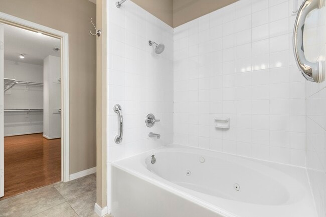 Building Photo - 707 W Heights Hollow Ln