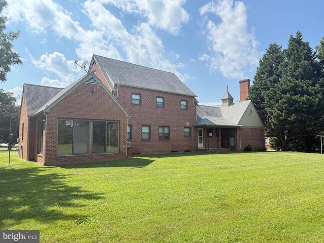 Building Photo - 112 St Marys Ave