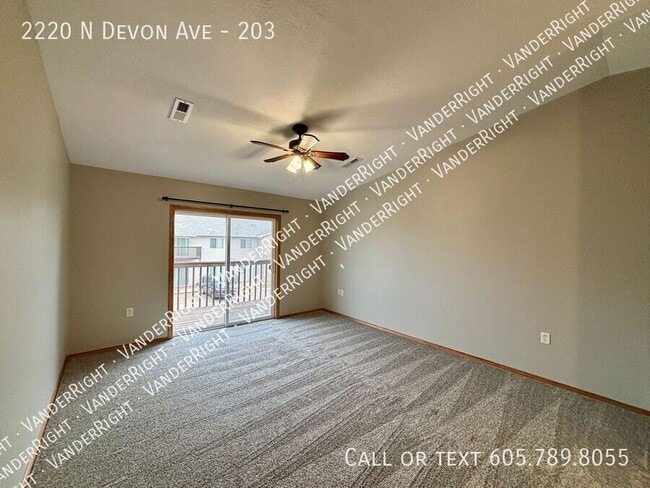 Building Photo - 2220 Devon Ave