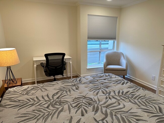 Building Photo - 204 Larkspur Plaza Dr