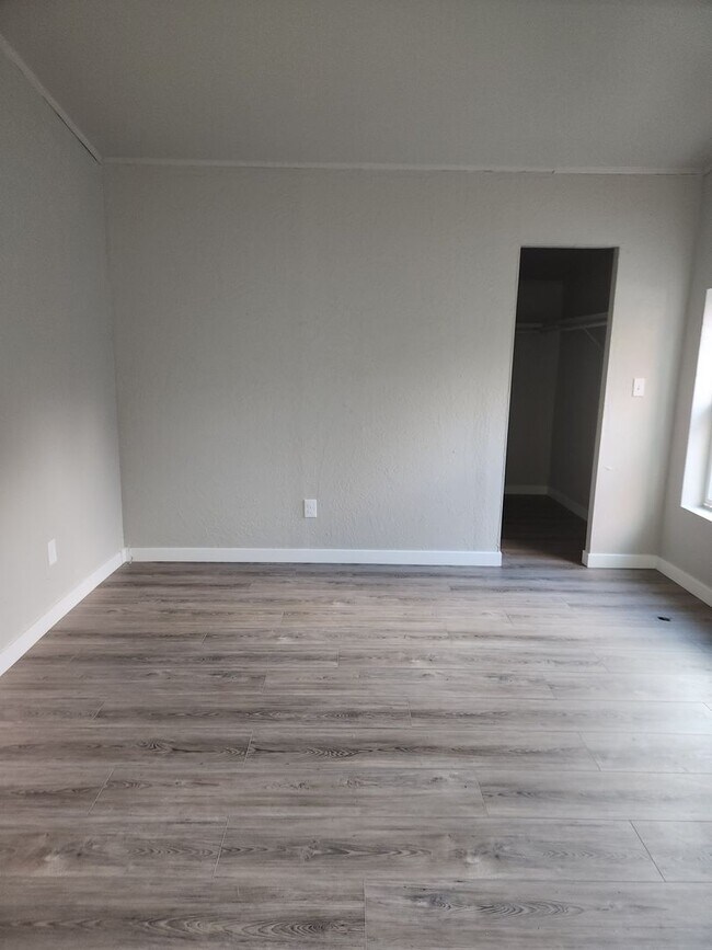 Building Photo - 3-bedroom 2 bath House