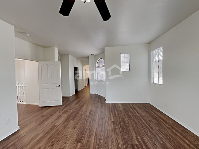 Building Photo - 2357 W Sleepy Ranch Rd