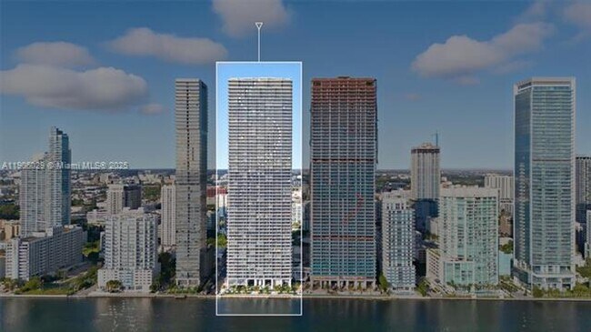 Building Photo - 700 NE 24th St