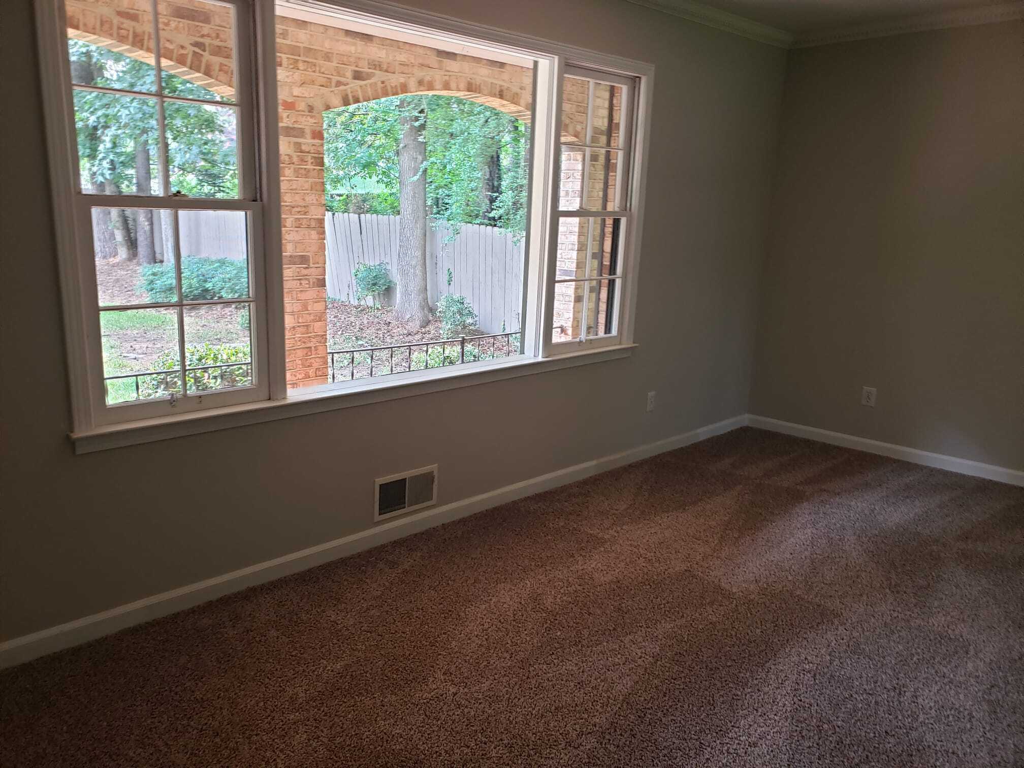 Building Photo - 5649 Roberts Dr