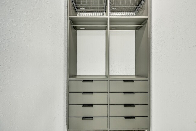 Building Photo - 2513 Northern Dr