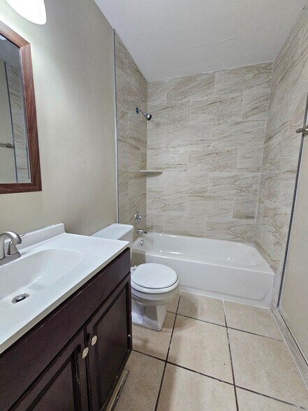 Building Photo - 4786 Orleans Ct