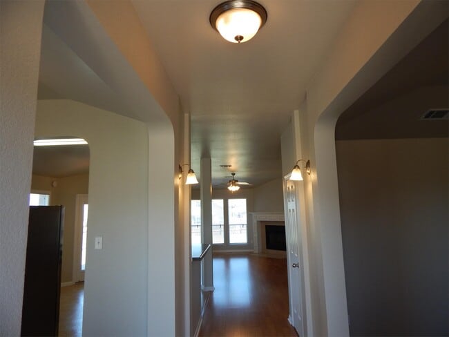 Primary Photo - 601 Cattail Cir