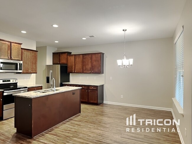 Building Photo - 5175 Howell Ct