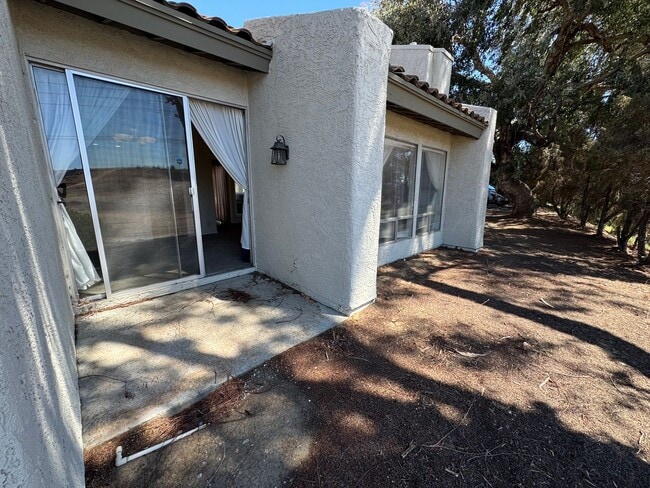 Building Photo - 2 Bedroom 1 Story Town Home