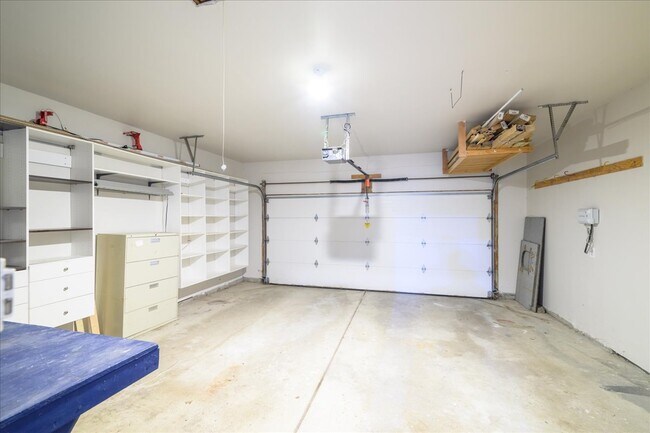 Building Photo - 38291 River Park Dr
