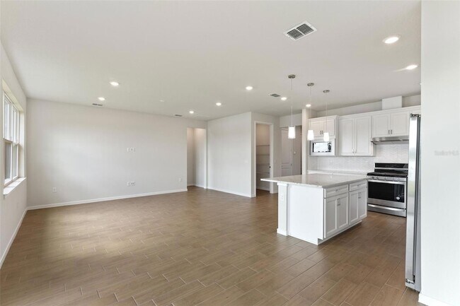Building Photo - 6121 Blue Pond Wy