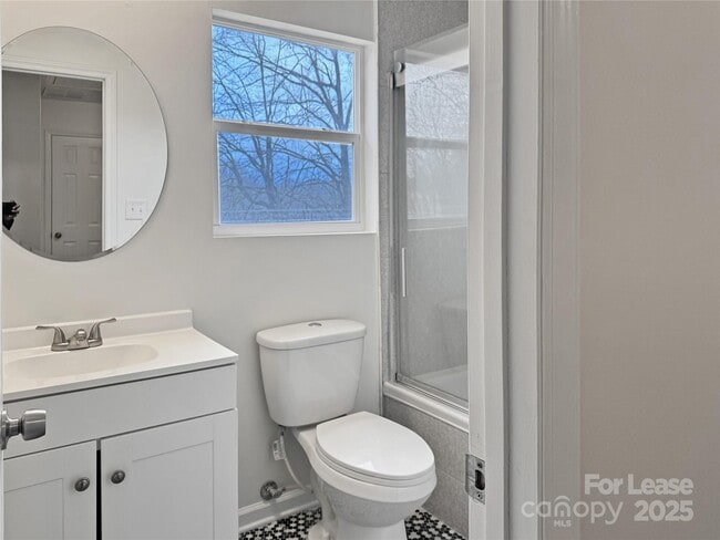 Building Photo - 8509 Golf Ridge Dr