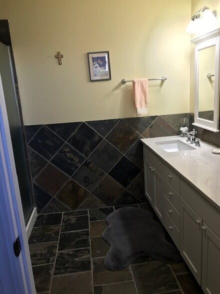 Master Bath - 811 W 2nd Ave