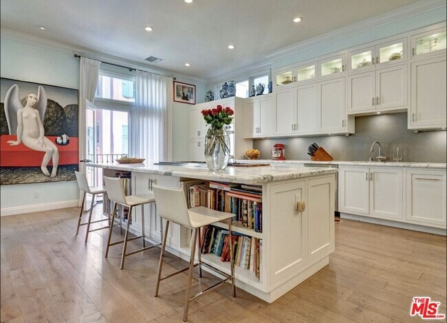 Building Photo - 129 Channel Pointe Mall