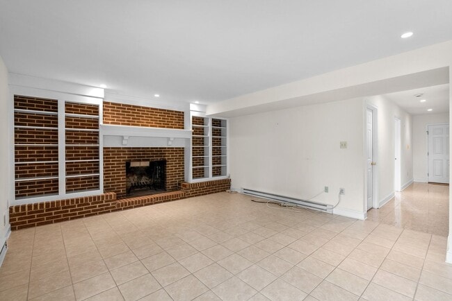 Building Photo - 4 Bed 3 Bath - Silver Spring Single Family...