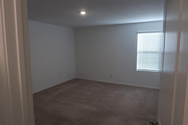 Building Photo - 716 Commander Abbott Dr