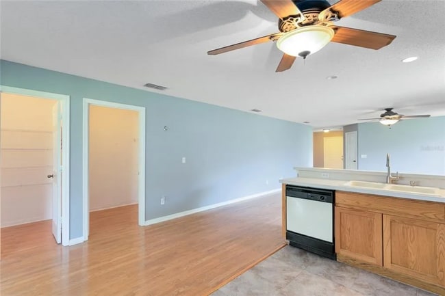Building Photo - 908 Seneca Falls Dr