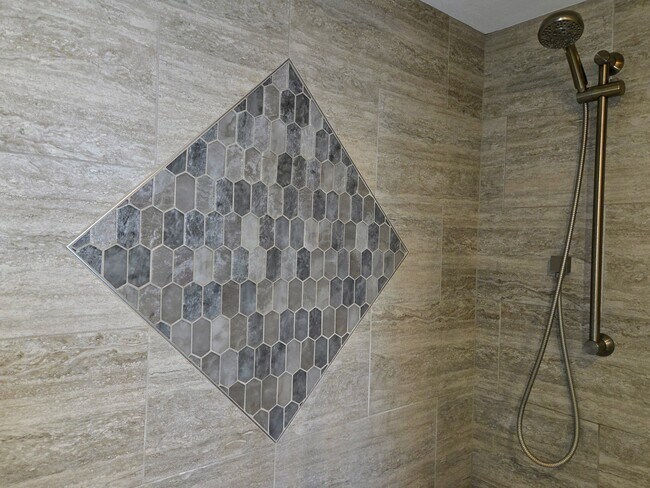 Building Photo - 1 Key Capri