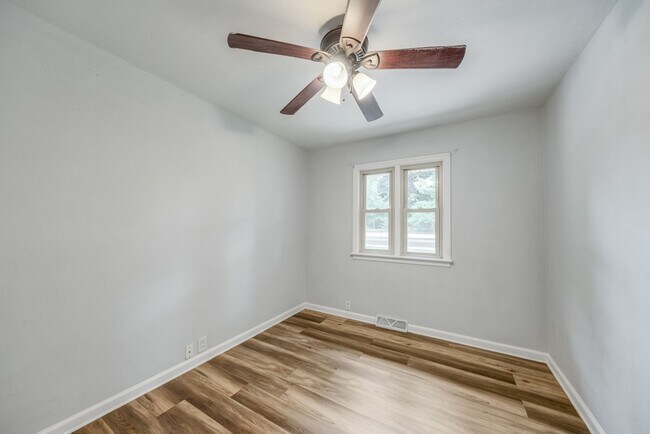 Building Photo - Move-In Ready 4 Bedroom Home in the Heart of Champaign